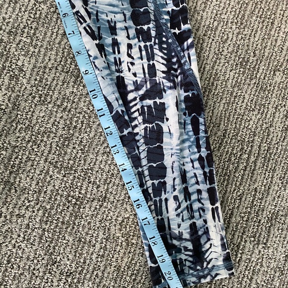 Cropped Printed Leggings - Picture 8 of 12